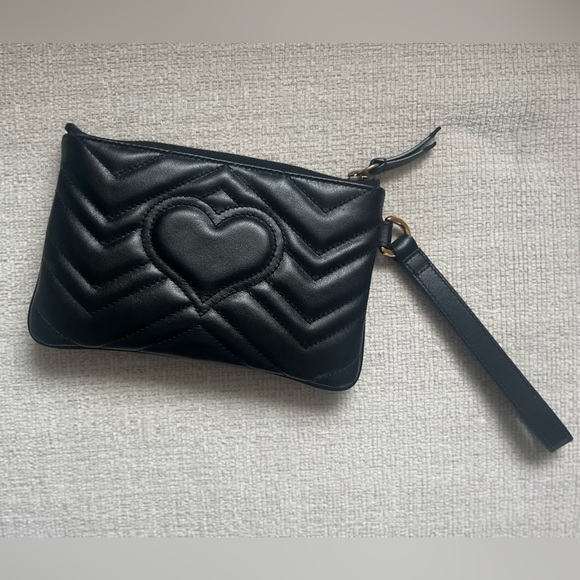 Gucci Quilted Leather Wristet - Picture 4 of 12